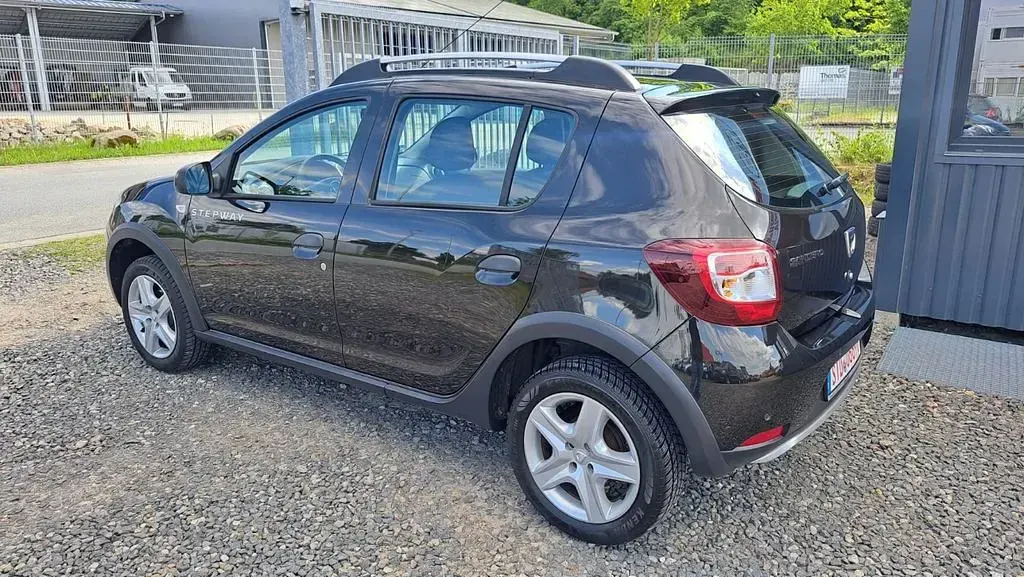 Używany Dacia Sandero Prestige 90 KM (66 kW) 2014 Czarny SUV