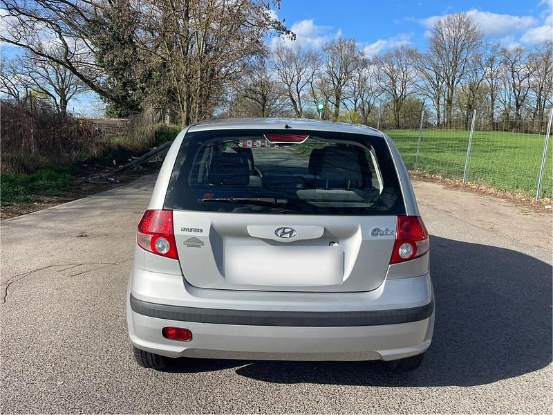 Second-hand Hyundai Getz 63 CP (46 kW) 2004 Argintiu Hatchback
