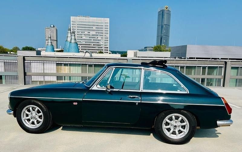 Grün Gebraucht 1969 MG B GT Coupé | 12.950 € - Bild 1/4