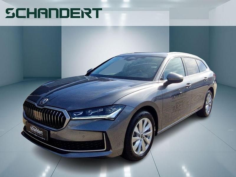 Neu Skoda Superb Selection 150 PS (110 kW) 2025 Graphitegrau metallic Kombi