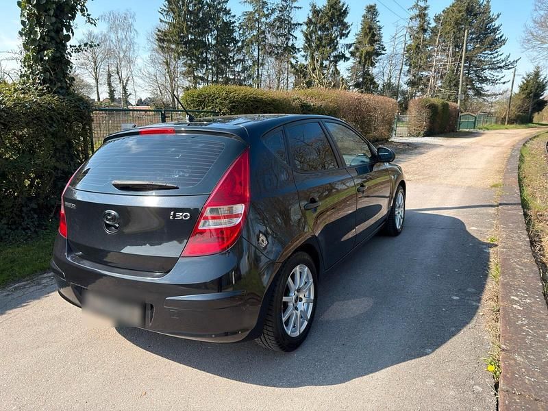 Gebraucht Hyundai i30 109 PS (80 kW) 2009 Schwarz Kleinwagen