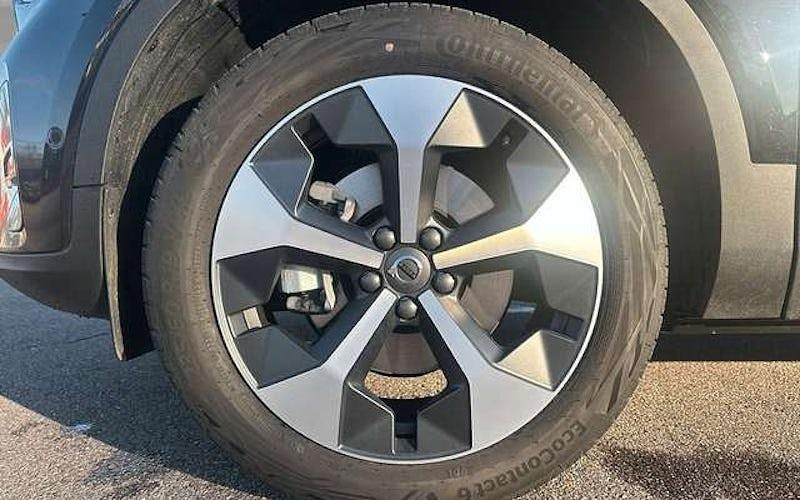 Neu Volvo XC40 Plus 163 PS (119 kW) 2025 Schwarz SUV