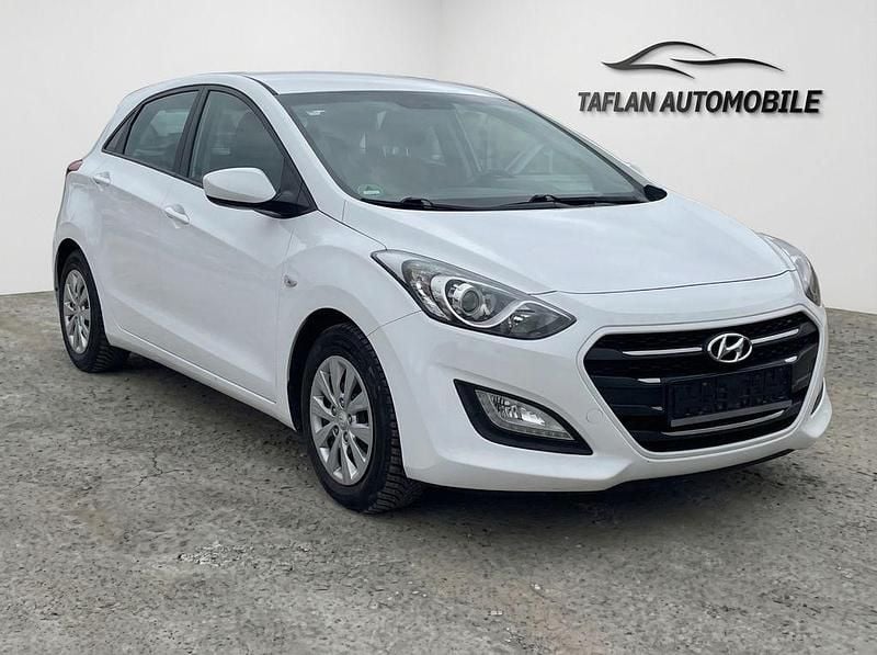 Gebraucht Hyundai i30 Classic 110 PS (80 kW) 2016 Weiß Limousine