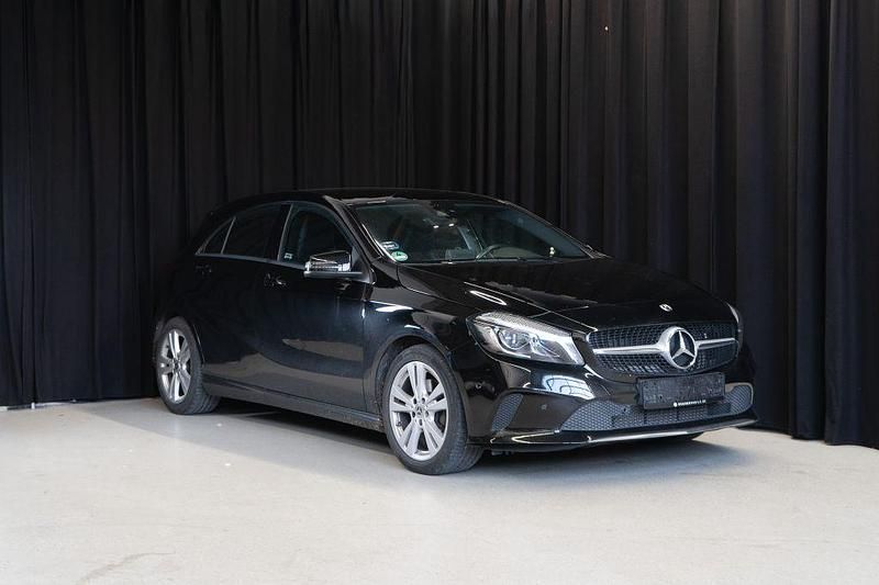 Schwarz Gebraucht 2018 Mercedes A180 Limousine | 15.900 € (Etwas zu teuer) - Bild 1/3