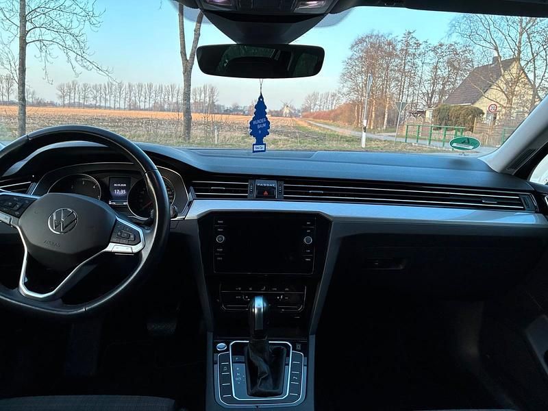 Gebraucht VW Passat 150 PS (110 kW) 2021 Grau Kombi