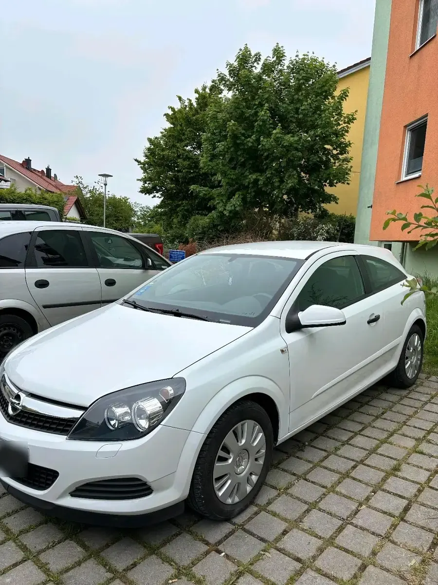 Gebraucht Opel Astra GTC 110 PS (80 kW) 2009 Weiß Coupé
