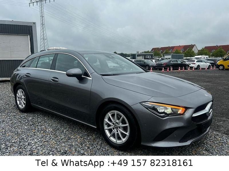 Grau Gebraucht 2020 Mercedes CLA180 Shooting Brake Kombi | 16.750 € (Fairer Preis) - Bild 1/4