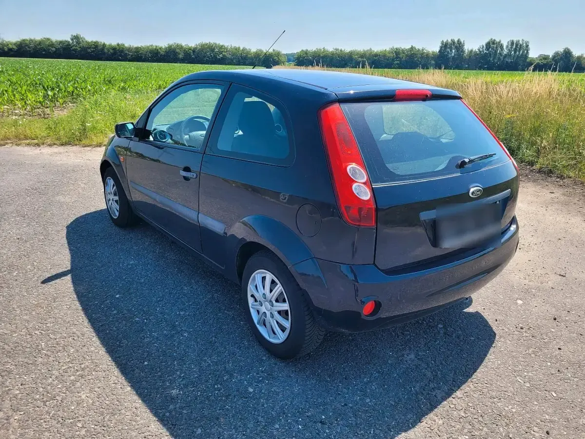 Gebraucht Ford Fiesta 60 PS (44 kW) 2007 Blau Kleinwagen