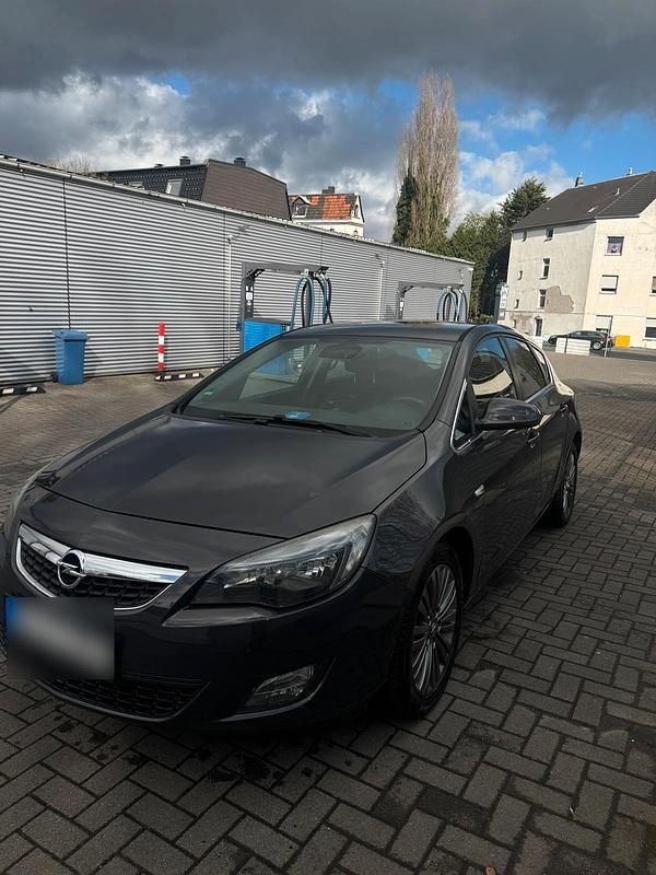 Gebraucht Opel Astra 125 PS (91 kW) 2012 Grau Kleinwagen