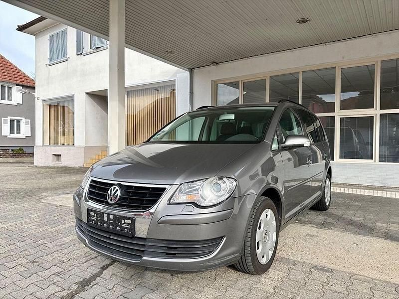 Grau Gebraucht 2007 VW Touran Trendline Van / Kleinbus | 4.900 € (Etwas zu teuer) - Bild 1/4
