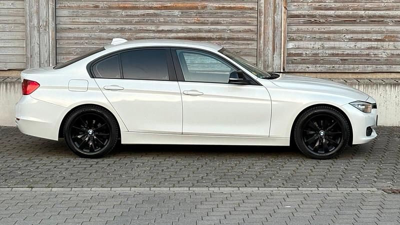 Gebraucht BMW 320 Efficient Dynamics 163 PS (119 kW) 2015 Weiß Limousine