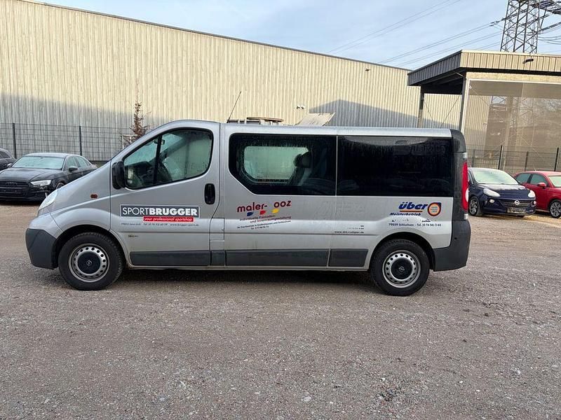 Gebraucht Opel Vivaro 114 PS (83 kW) 2010 Silber Van / Kleinbus