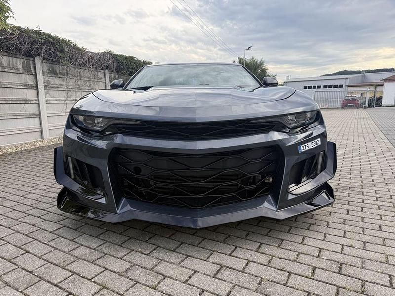Grau Gebraucht 2022 Chevrolet Camaro LT | 41.500 € (Fairer Preis) - Bild 1/4
