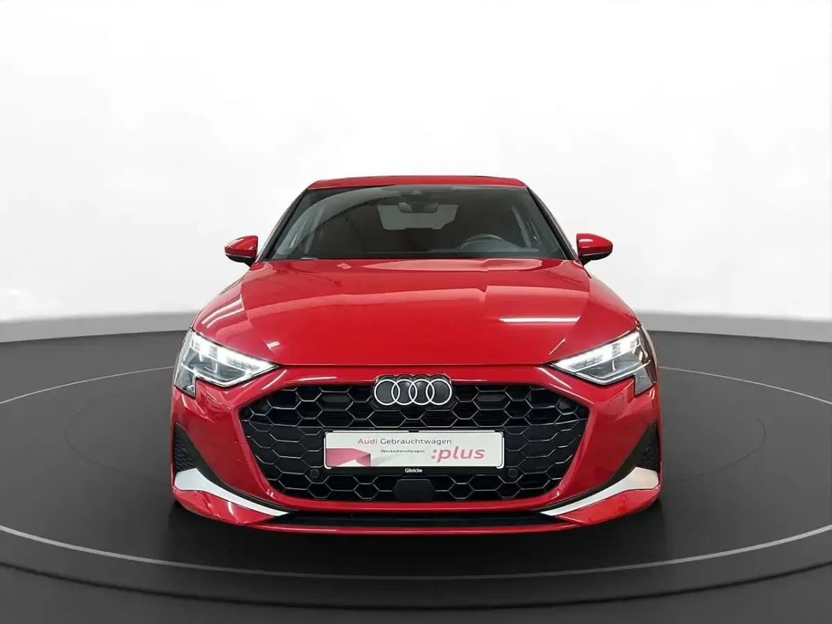 Używany Audi A3 Advanced 150 KM (110 kW) 2025 Czerwony Sedan/Limuzyna