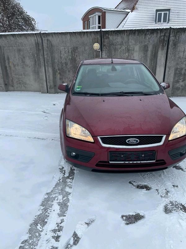 Gebraucht Ford Focus Ghia 100 PS (73 kW) 2005 Rot Coupé
