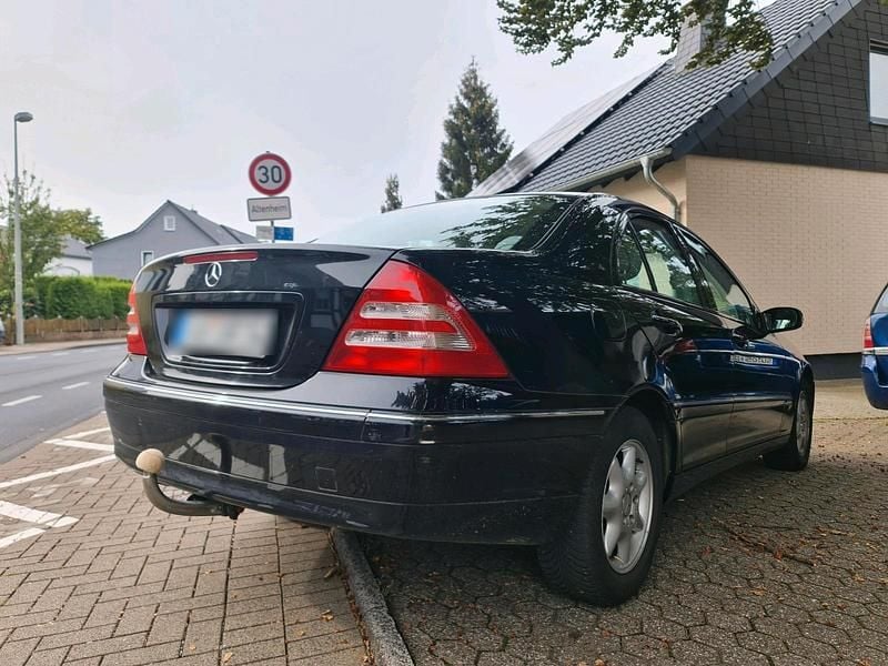 Gebraucht Mercedes C180 130 PS (95 kW) 2002 Schwarz Limousine