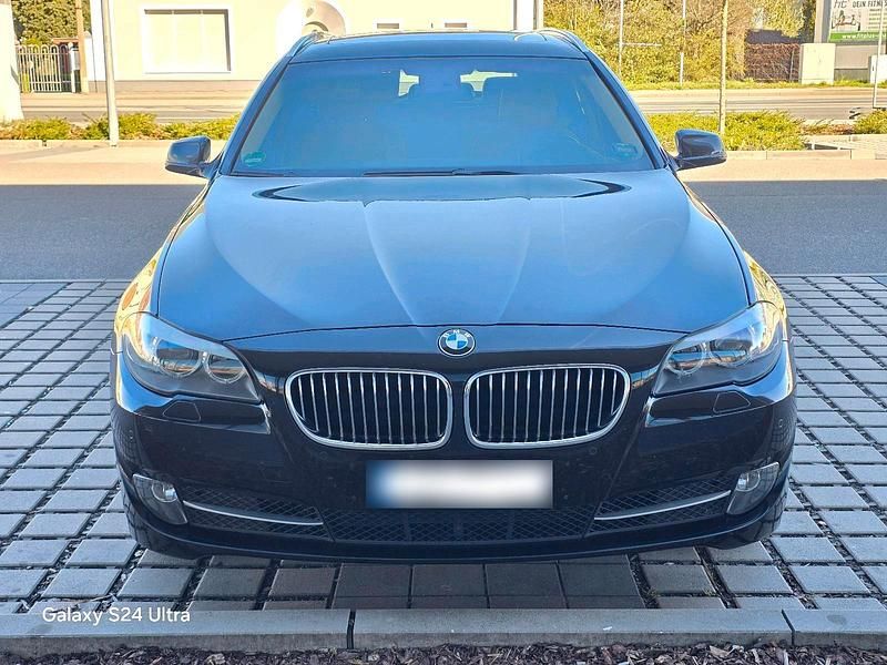 Gebraucht BMW 520 184 PS (135 kW) 2011 Schwarz Kombi