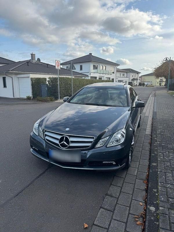 Gebraucht Mercedes E250 204 PS (150 kW) 2010 Grau Coupé
