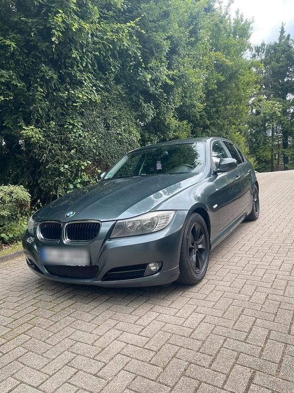 Grün Gebraucht 2010 BMW 318 Limousine | 6.000 € (Fairer Preis) - Bild 1/4