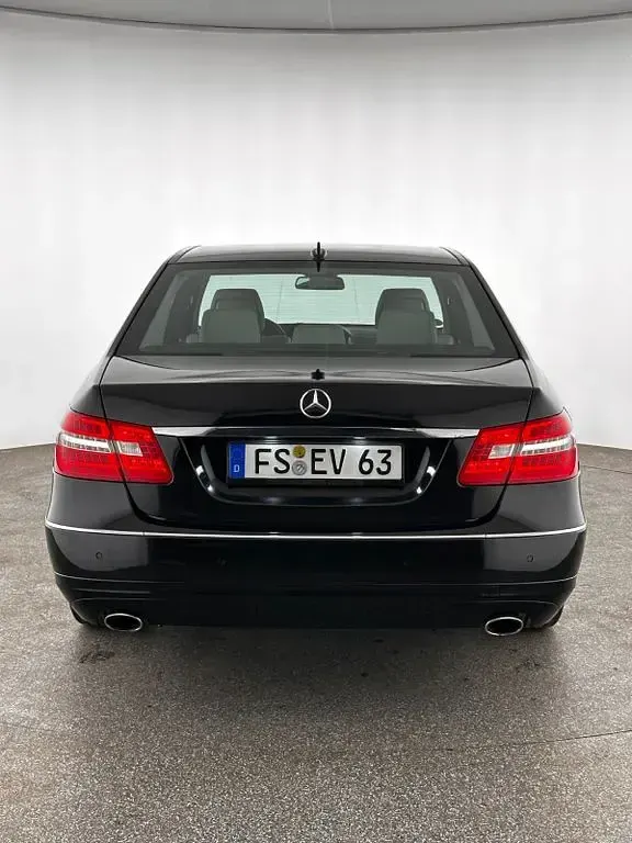 Gebraucht Mercedes E300 Avantgarde 204 PS (150 kW) 2010 Schwarz Limousine