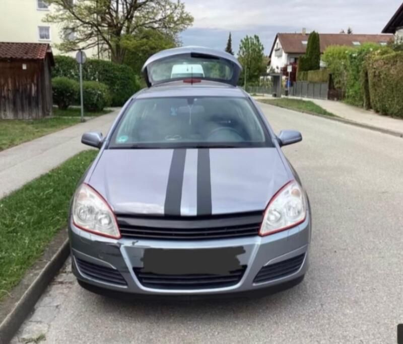 Grau Gebraucht 2004 Opel Astra Kleinwagen | 2.000 € (Guter Preis) - Bild 1/4