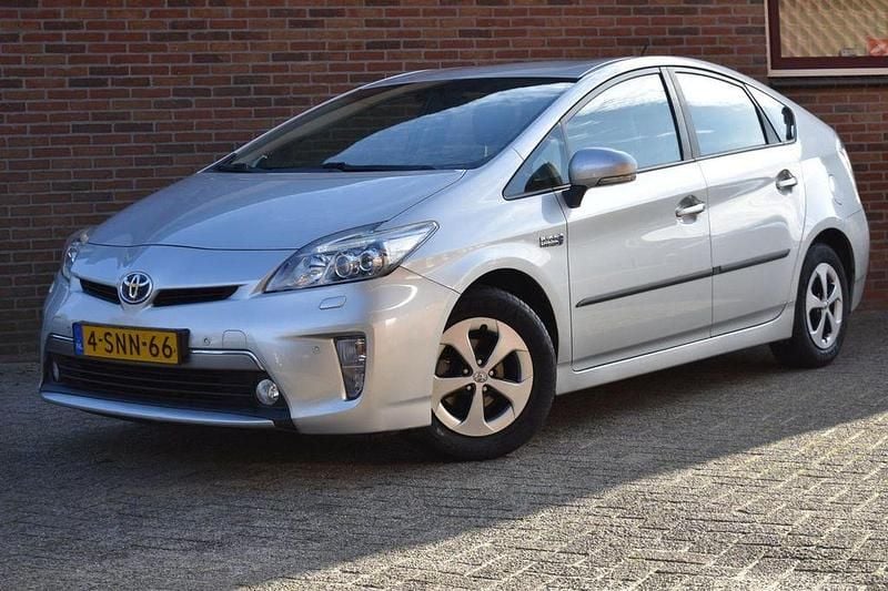 Grau Gebraucht 2013 Toyota Prius Business Edition Limousine | 8.949 € (Fairer Preis) - Bild 1/4