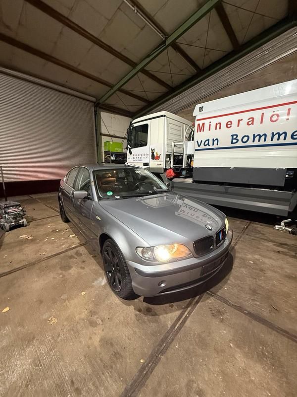Silber Gebraucht 2003 BMW 325 Basis Limousine | 2.500 € (Superpreis) - Bild 1/4