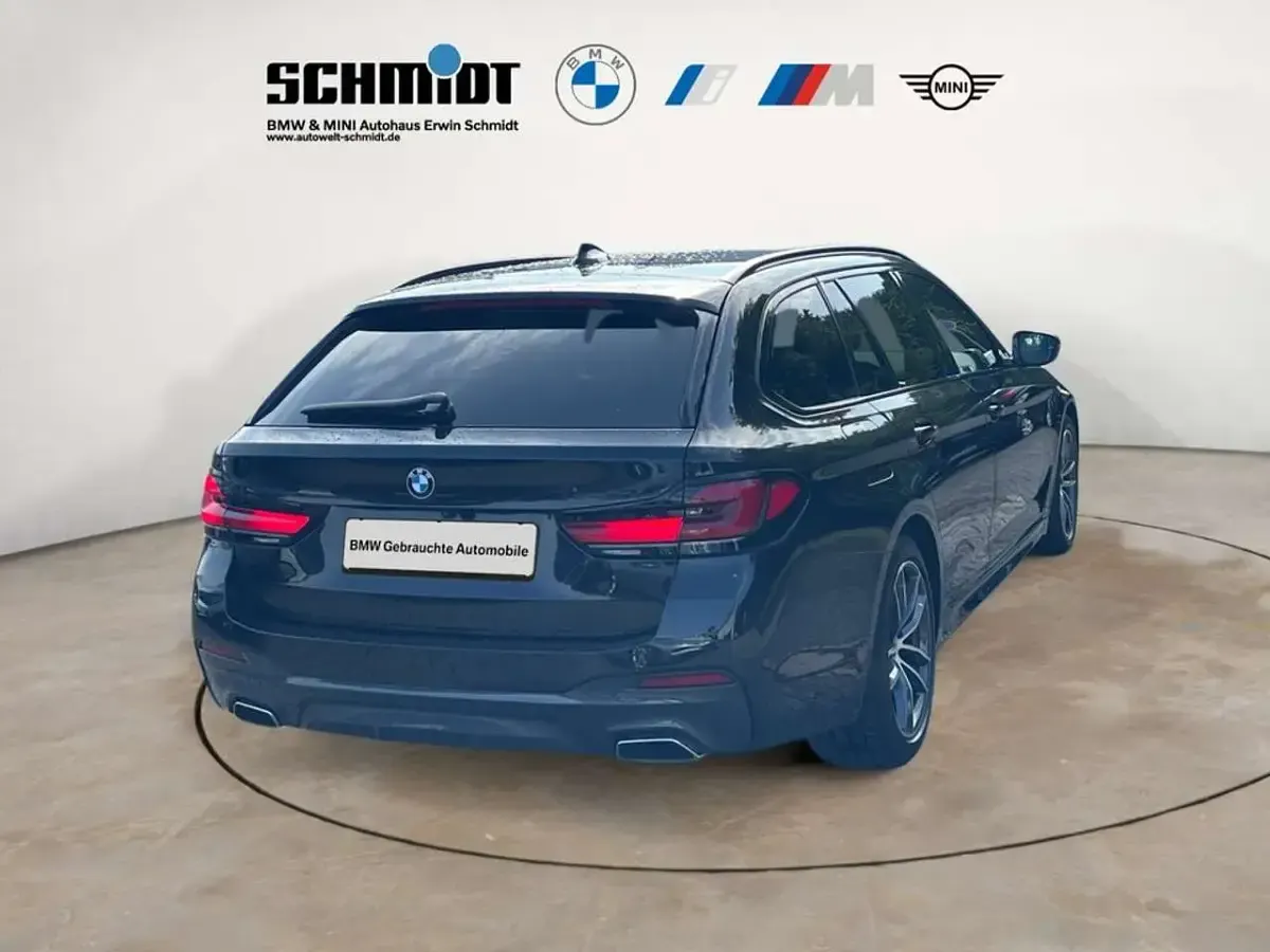 Gebraucht BMW 530 M Sport 286 PS (210 kW) 2023 Saphirschwarz metallic Kombi