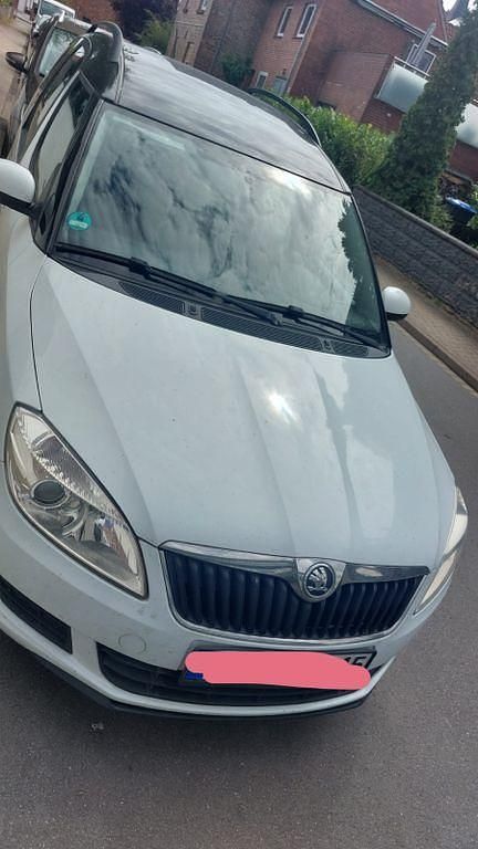Weiß Gebraucht 2015 Skoda Roomster Ambition Kombi | 4.300 € (Guter Preis) - Bild 1/4