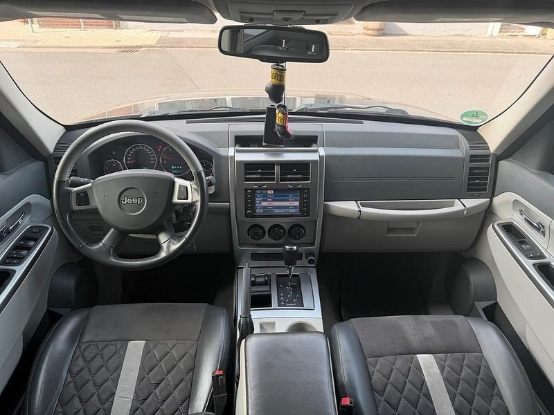 Gebraucht Jeep Cherokee SRT 177 PS (130 kW) 2008 Schwarz SUV