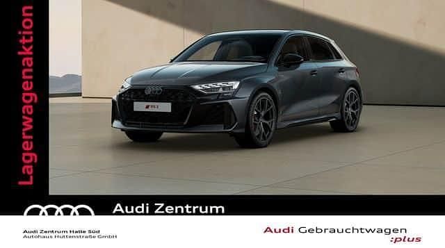 Außenfarbe: Neu 2025 Audi RS3 Sportback Ambiente Kleinwagen | 76.980 € (Teuer) - Bild 1/4