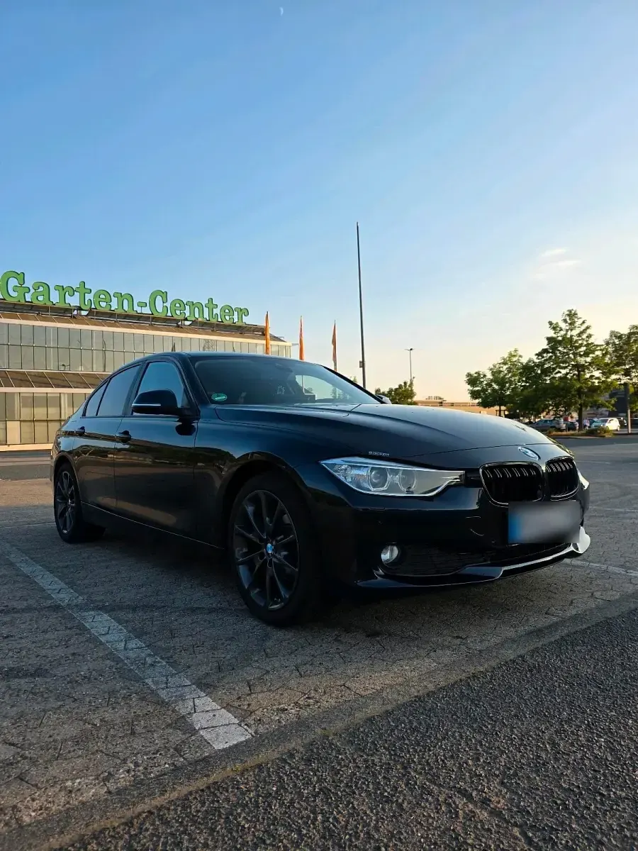 Gebraucht BMW 318 143 PS (105 kW) 2013 Blau Limousine