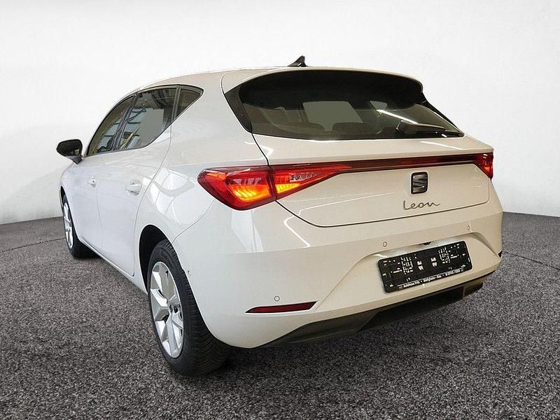 Gebraucht Seat Leon Style 150 PS (110 kW) 2022 Weiß Limousine