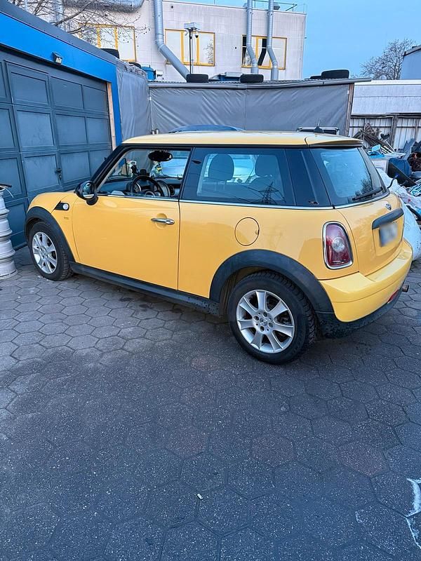 Second-hand Mini Cooper 2007 Galben Hatchback