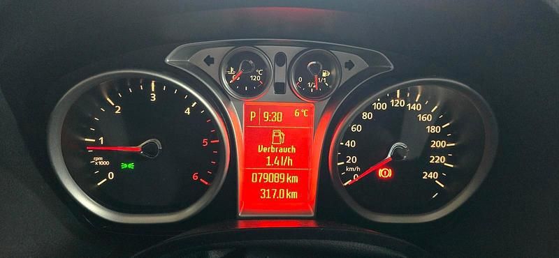 Gebraucht Ford Kuga Individual 163 PS (119 kW) 2012 Weiß SUV