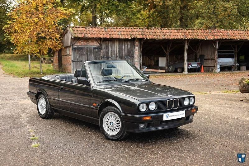 Gebraucht BMW 320 Cabriolet Sport Line 150 PS (110 kW) 1993 Schwarz Cabrio