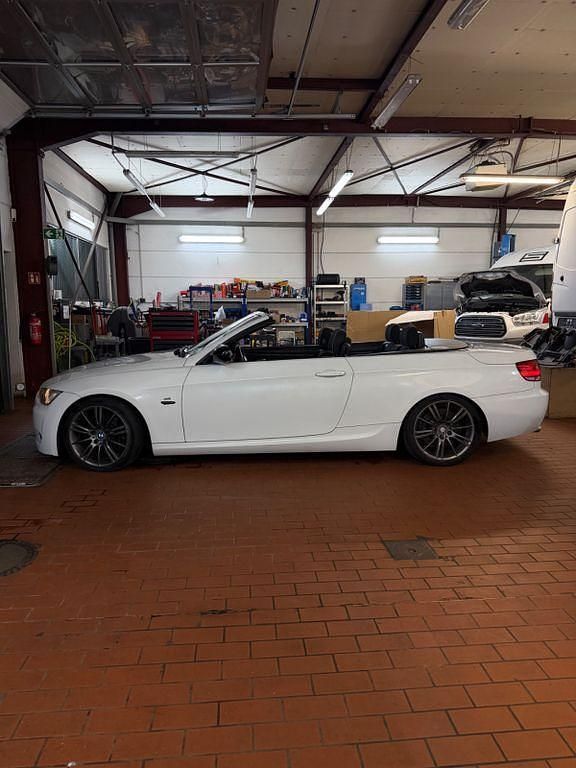 Gebraucht BMW 330 Cabriolet M Sport 245 PS (180 kW) 2010 Weiß Cabrio