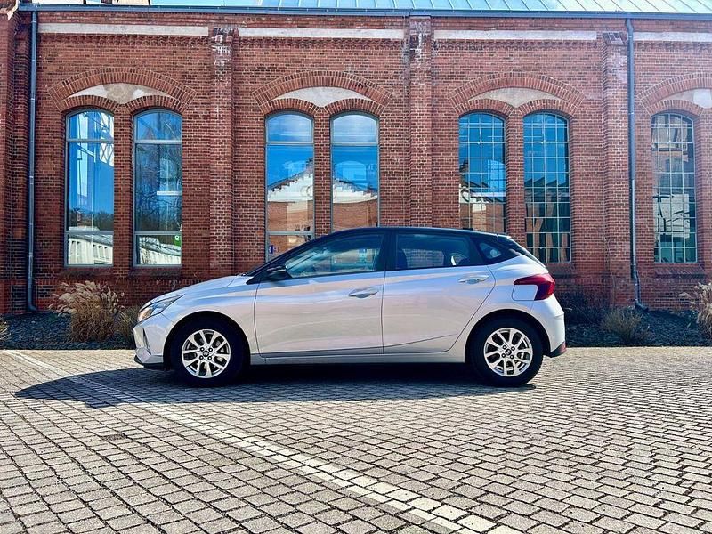 Gebraucht Hyundai i20 101 PS (74 kW) 2021 Grau Kleinwagen