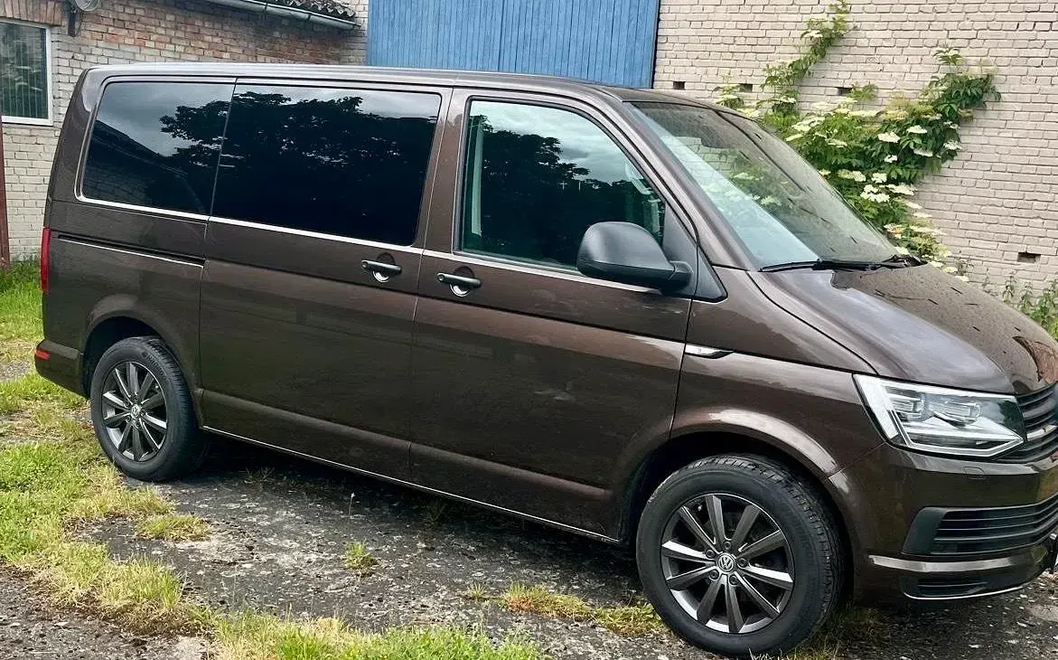 Gebraucht VW Multivan 150 PS (110 kW) 2019 Braun Van / Kleinbus