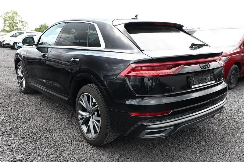 Gebraucht Audi Q8 Ambiente 286 PS (210 kW) 2021 Metallic SUV