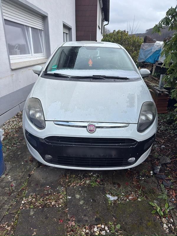 Weiß Gebraucht 2011 Fiat Punto Evo Kleinwagen | 1.300 € (Guter Preis) - Bild 1/4