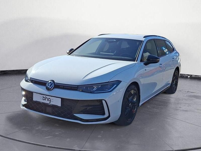 Gebraucht VW Passat R-line 193 PS (141 kW) 2025 Pure white Kombi