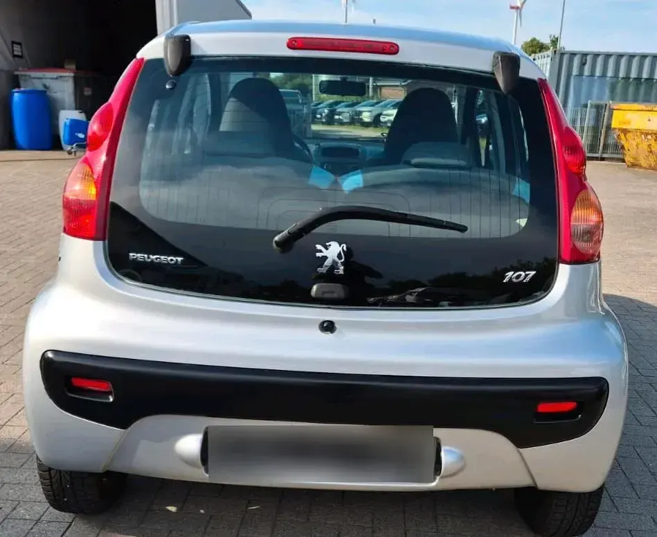 Gebraucht Peugeot 107 Urban Move 69 PS (50 kW) 2009 Silber Kleinwagen