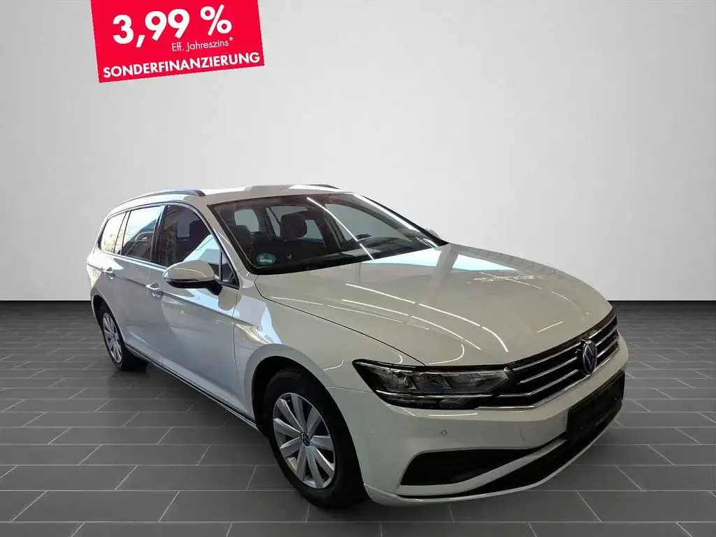 Occasion VW Passat Conceptline 150 ch (110 kW) 2023 Blanc Break