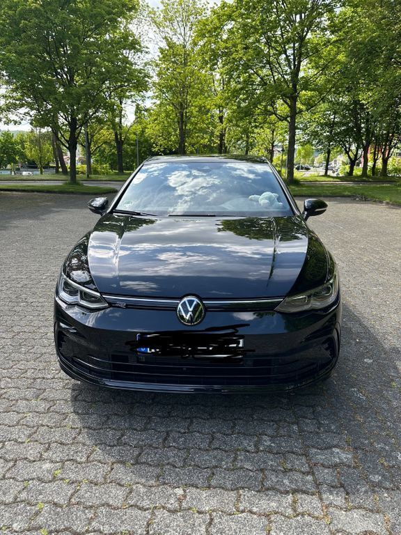 Schwarz Gebraucht 2024 VW Golf VIII R-line Limousine | 30.000 € (Guter Preis) - Bild 1/4