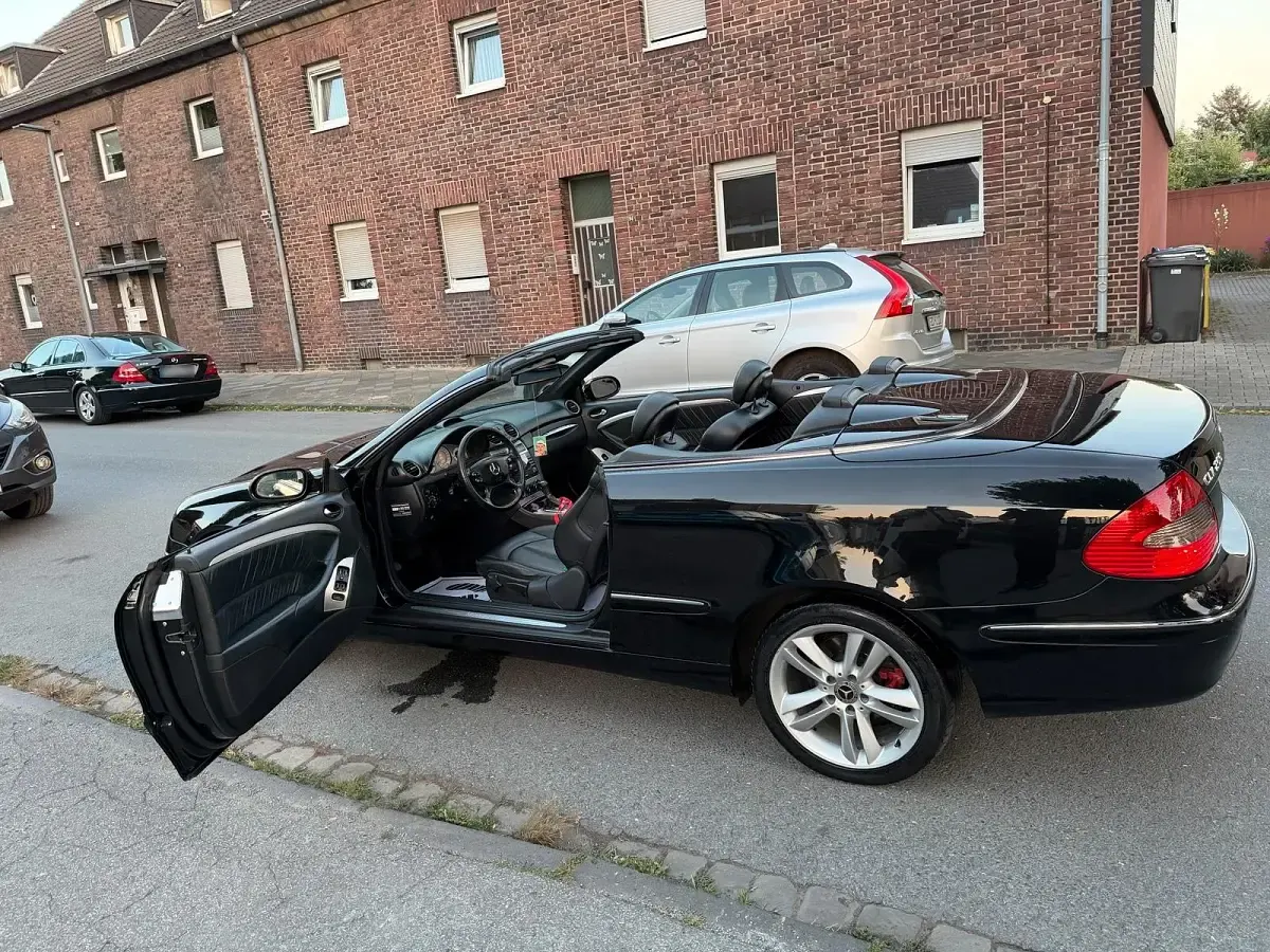 Gebraucht Mercedes CLK200 184 PS (135 kW) 2008 Schwarz Cabrio