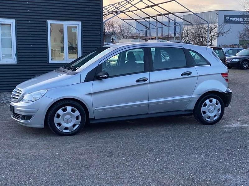 Gebraucht Mercedes B180 109 PS (80 kW) 2007 Silber Van / Kleinbus