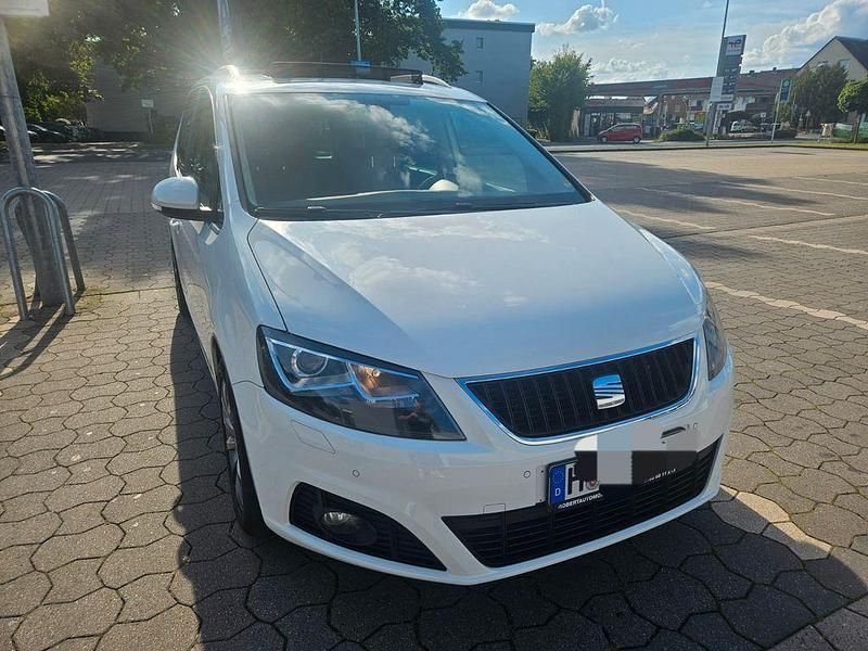 Weiß Gebraucht 2015 Seat Alhambra I-Tech Van / Kleinbus | 11.500 € (Fairer Preis) - Bild 1/4