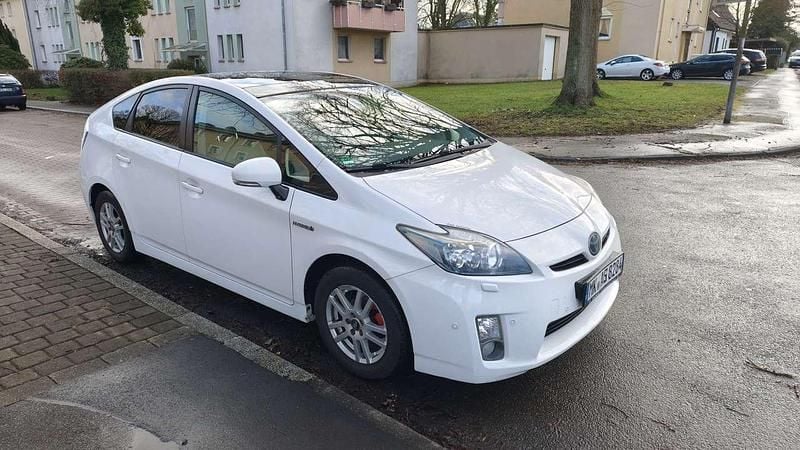 Gebraucht Toyota Prius Executive 99 PS (72 kW) 2011 Weiß Limousine
