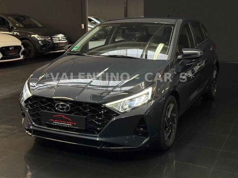 Gebraucht Hyundai i20 Trend 101 PS (74 kW) 2020 Grau Kleinwagen